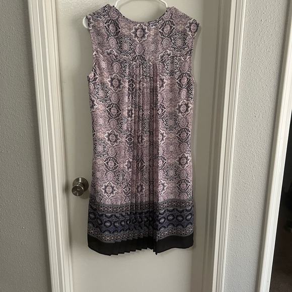 Lilac Sleeveless Dress - Picture 2 of 2